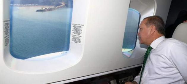 Προκλητική δήλωση Ερντογάν πριν μπει στο αεροπλάνο για την Ελλάδα: «Πάμε να δούμε τους Τούρκους αδελφούς μας στη Θράκη»